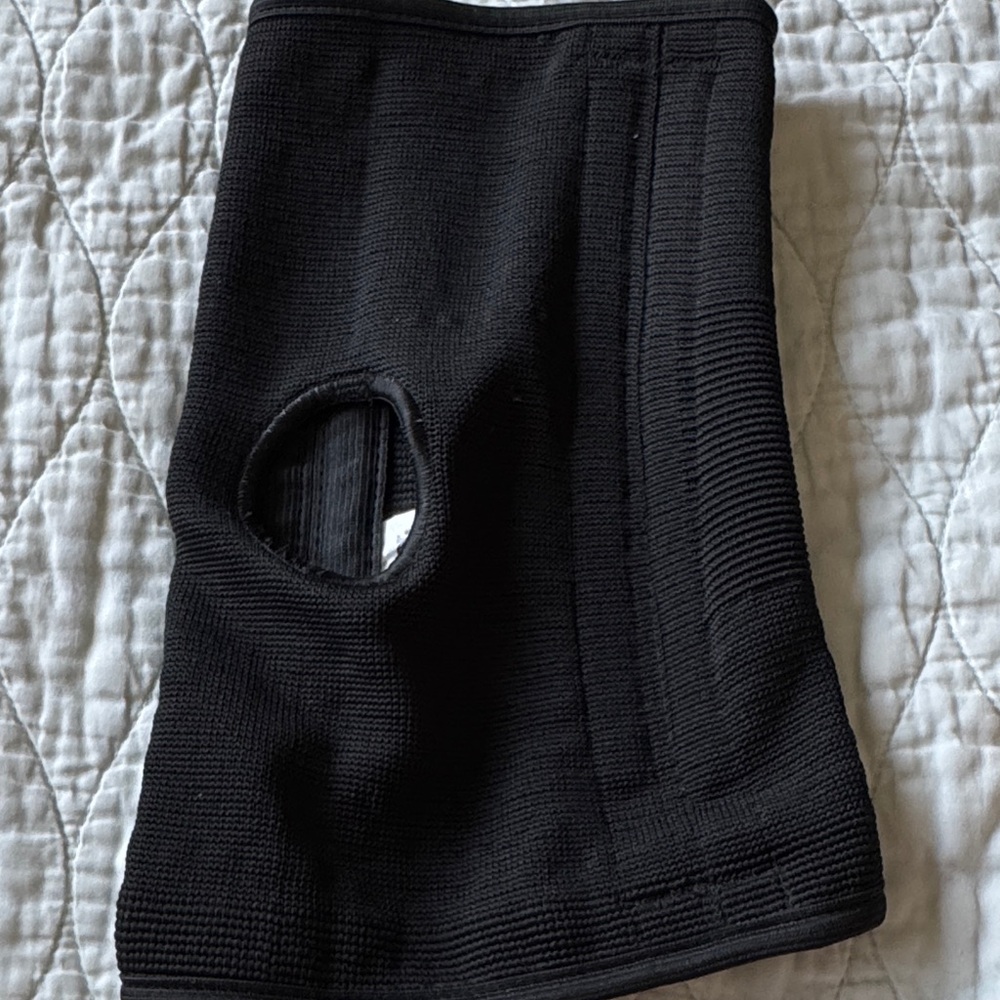 Mueller Black Knee Brace Support